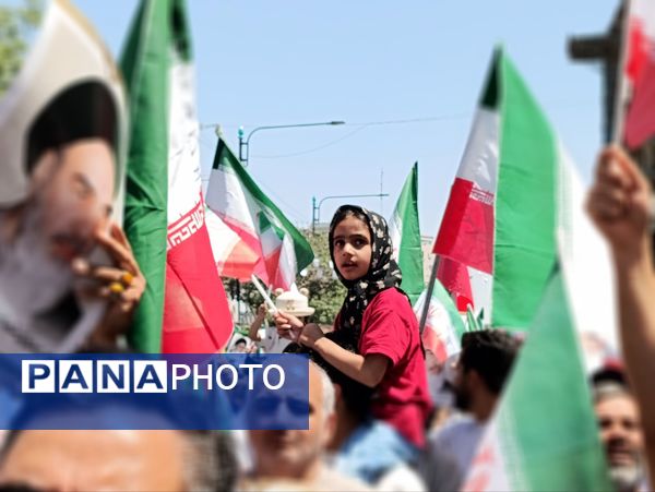 راهپیمایی جمعه خشم و نصر با حضور پرشور مشهد مقدس برگزار شد