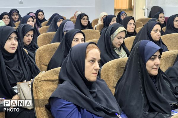 مربیان پیشتاز منطقه ۵ تهران، اصول تخصصی برپایی چادرهای امدادی هلال‌احمر را فرا گرفتند