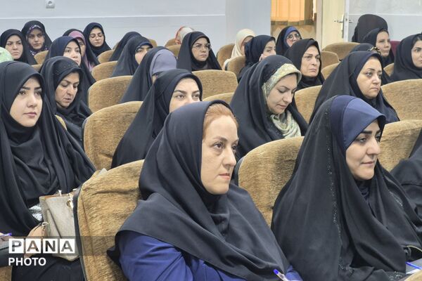 مربیان پیشتاز منطقه ۵ تهران، اصول تخصصی برپایی چادرهای امدادی هلال‌احمر را فرا گرفتند