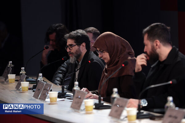 نشست نقد و بررسی فیلم «بیلبورد» در چهل و چهارمین جشنواره ملی فیلم فجر