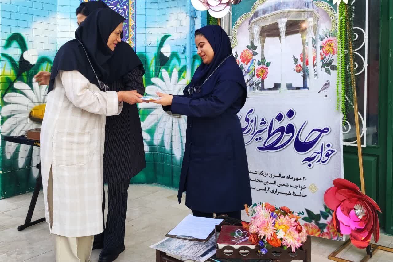 نوای دل‌نشین دف و غزل در دبیرستان الزهرا