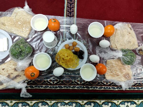 برپایی سفره افطار در دبیرستان امام علی(ع)ناحیه پنج 