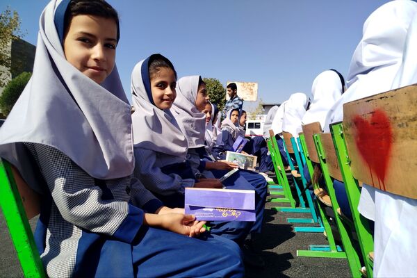 مدرسه فروغ دانش میزبان آیین باشکوه جشن عاطفه‌ها شد