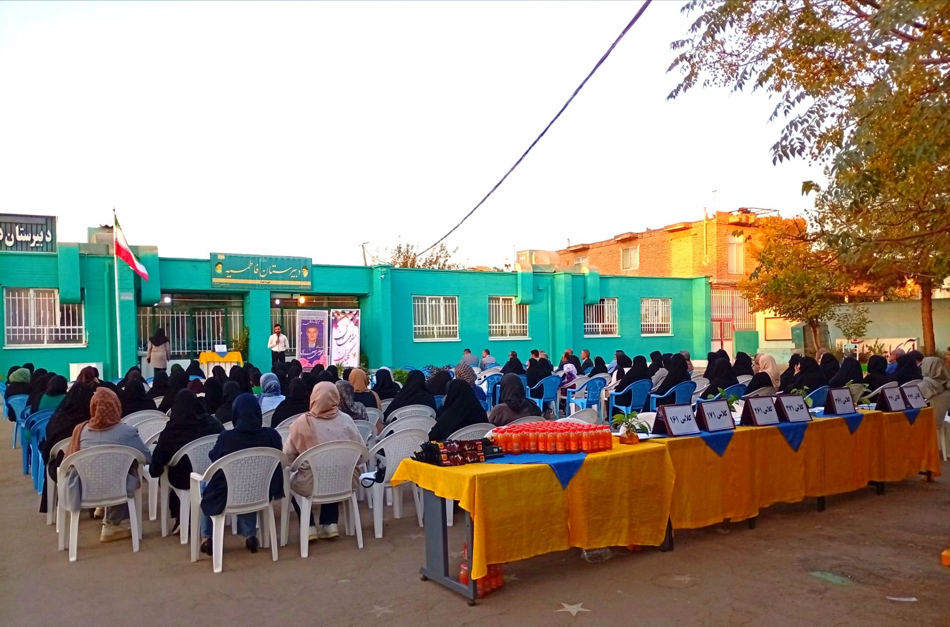  اولین مجمع انجمن اولیا و مربیان در دبیرستان فاطمیه