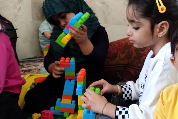 حضور پرشور دانش‌آموزان بیجار در نماز جمعه به‌مناسبت هفته دفاع مقدس