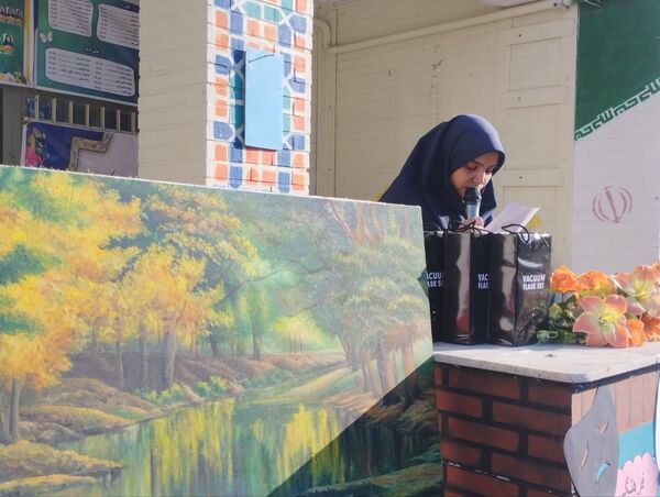 رونمایی از استعدادهای هنری دانش‌آموزان در نمایشگاه فرهنگ و هنر دبیرستان هاجر بیرجند