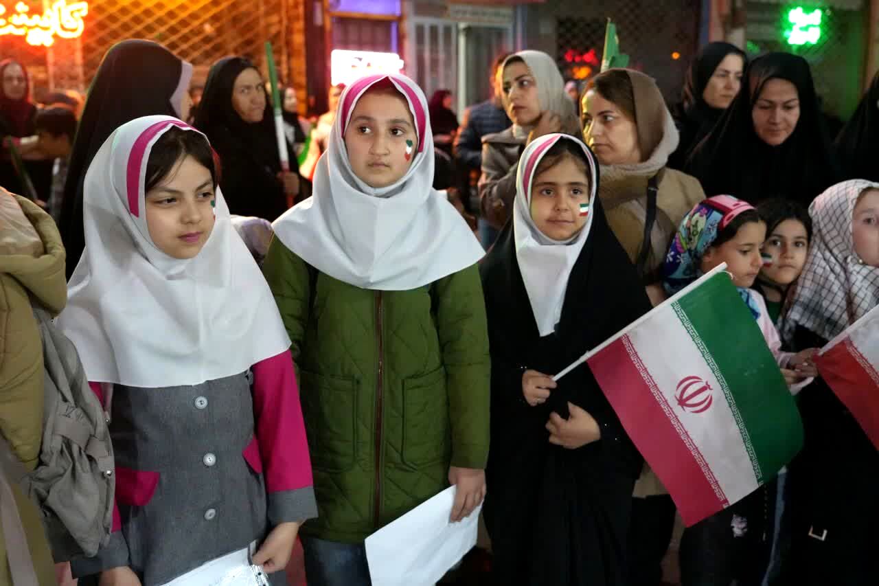 اجتماع بزرگ ریحانه‌های فاطمی در گرامیداشت شهدای میناب