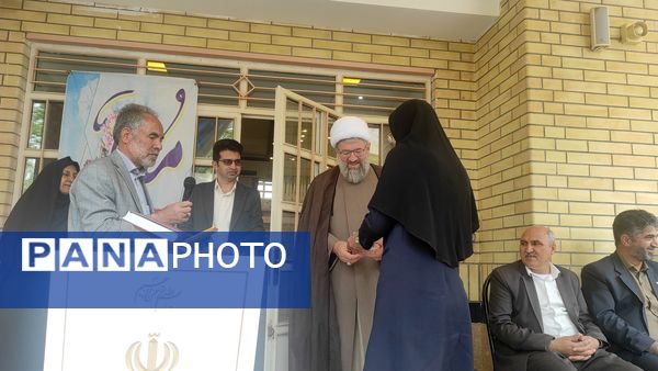 جشن سپاس معلم در دبیرستان قلم چی ۲