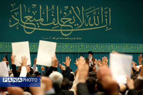 دیدار جمعی از خانواده‌های شهدای امنیت با رهبر معظم انقلاب