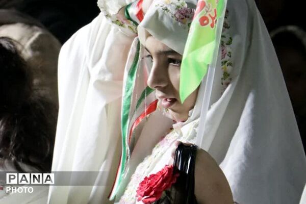 لبخند معنویت در کنار چادر پاکی