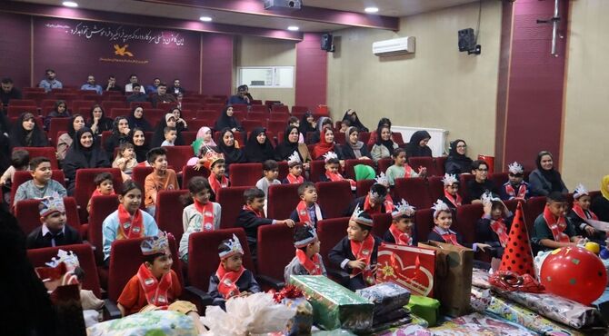 جشن شکوفه‌ ها؛ آغاز شیرین مدرسه برای کلاس‌ اولی‌ های خرم‌ آباد