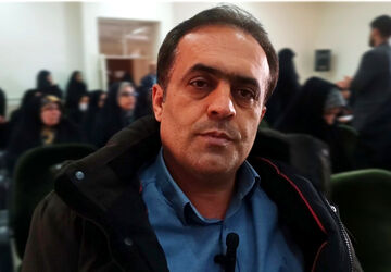 والدین آگاه در مدیریت هیجانات می‌توانند به نوجوانان کمک کنند