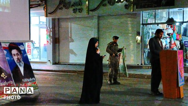 ادامه اجتماعات شبانه، از سرودخوانی تا شهید شناسی