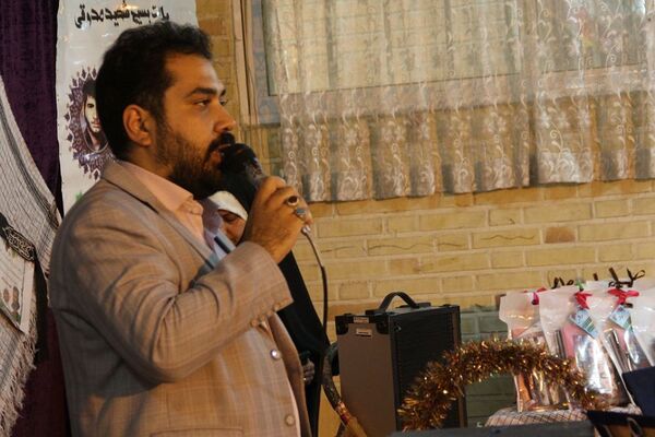 اهدا لوازم تحریر به دانش‌آموزان کم برخوردار در دبستان شهید خبره فرشچی ناحیه یک شهرری