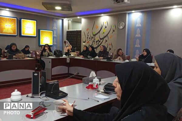 جلسه تخصصی مراقبین سلامت مدارس منطقه ۴ تهران