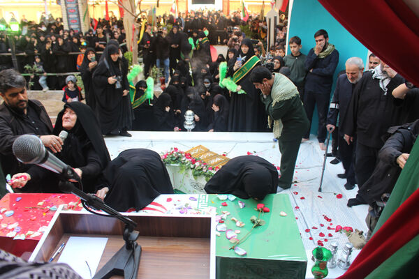 جلوه‌هایی از حضور نوجوانان در مراسم تشییع و خاکسپاری شهدای گمنام