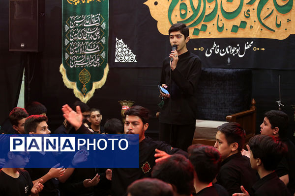 محفل عزاداری نوجوانان در حرم حضرت معصومه(س)