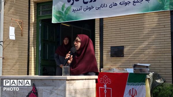 نواخته شدن زنگ آغاز سال تحصیلی در دبیرستان نمونه وکیلی ۱۰