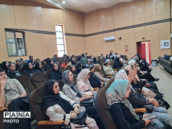 همایش مشاوره انگیزشی و آمادگی برای آزمون های مدارس برتر ویژه دانش آموزان پایه هشتم و نهم دبیرستان وکیلی۱۰