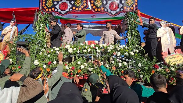 استقبال باشکوه مردم شهرستان بهاباد از شهید گمنام