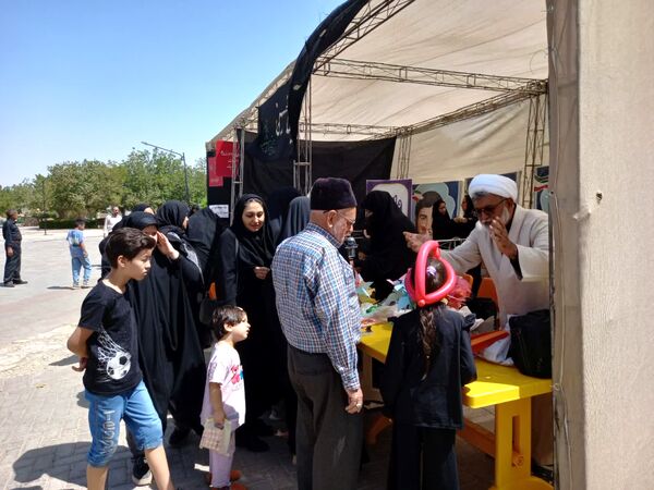 حضور دانش‌آموزان و فرهنگیان تربت‌جامی در عزاداری اربعین حسینی