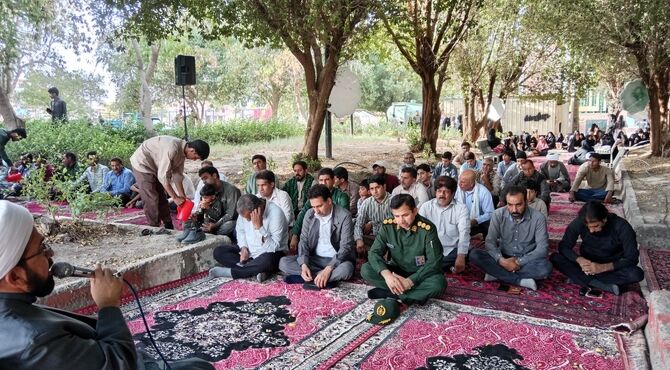 طنین نوای دعای عرفه در جوار مزار شهدای گمنام رودبار جنوب