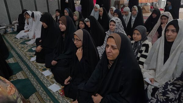 پرسش وپاسخ کارشناس قرآن، عترت و نماز در جمع معتکفین مسجد فاطمیه گنبد سبز نیشابور