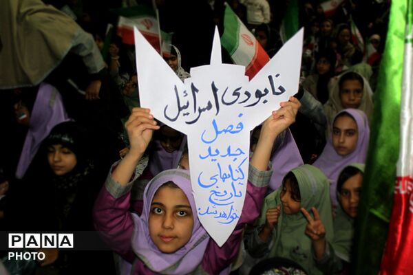 تجمع دانش‌آموزان در چهلمِ یاران سفرکرده