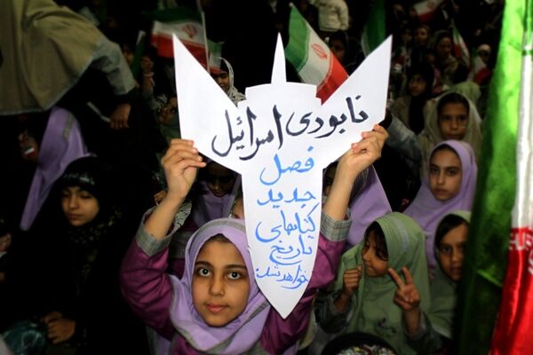 تجمع دانش‌آموزان در چهلمِ یاران سفرکرده