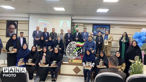 بزرگداشت هفته مقام معلم با تجلیل از ۳۰ معلم نمونه و ۶۰ فرهنگی بازنشسته در لنگرود