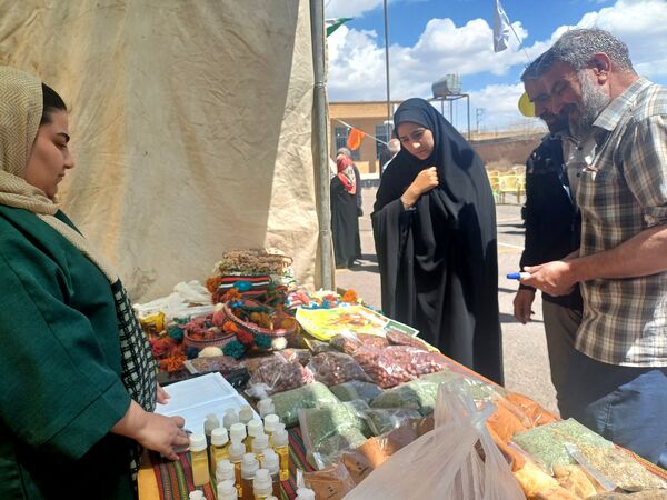 جشنواره و نمایشگاه بومی و محلی بهار در بهار روستای جندابه