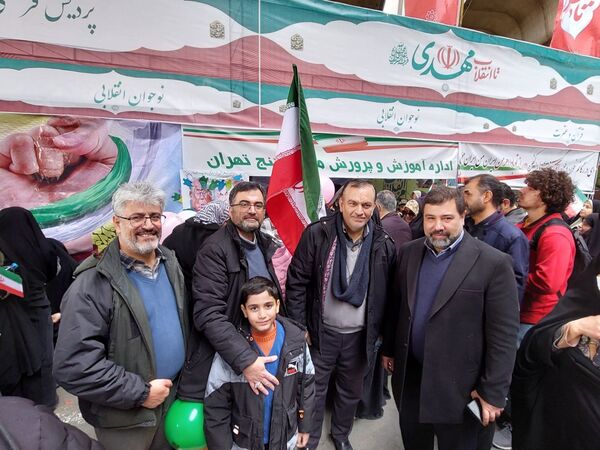 حضور حماسی منطقه ۵ در راهپیمایی ۲۲ بهمن