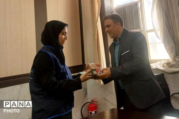 تقدیر از خبرنگاران دانش‌آموز و گویندگان برگزیده ناحیه سه شیراز