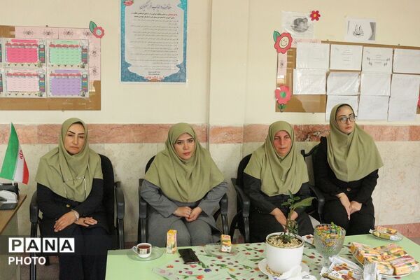 بازدید مدیر آموزش‌و‌پرورش فیروزکوه از مدرسه «هاتف»؛ تأکید بر ارتقای کیفیت فرآیندهای آموزشی