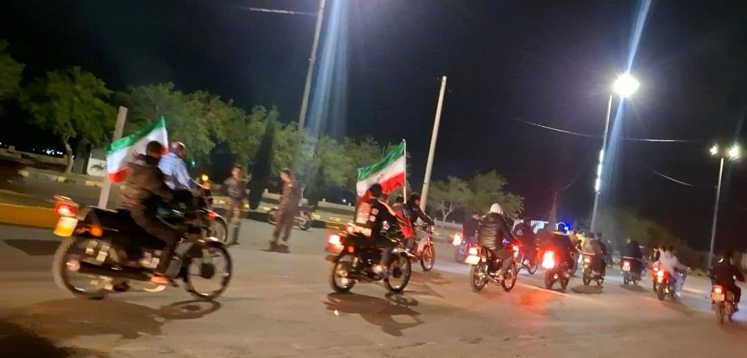 حرکت کاروان خودرویی و موتوری بیعت با رهبر انقلاب در شهر آوه