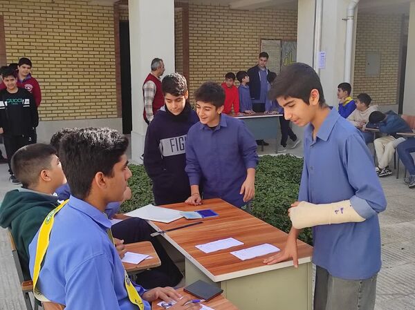 مشارکت پرشور دانش‌آموزان در انتخابات شورای پیشتاز مدرسه کوثر