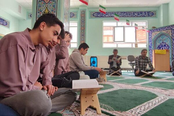 محفل انس با قرآن در مدارس رودهن به یاد سیدحسن نصرالله 