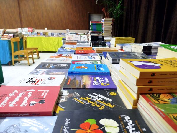 گشایش نمایشگاه کتاب در فرهنگسرای فاروج 