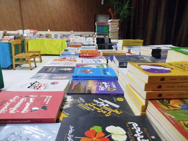 گشایش نمایشگاه کتاب در فرهنگسرای فاروج 