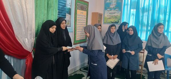 تقدیر از دانش‌آموزان برتر آموزشگاه فدک فاروج 