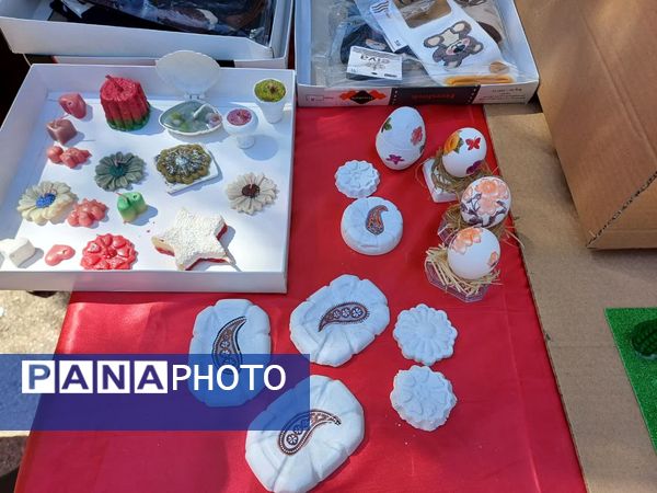 بازارچه کاروفناوری در دبیرستان حاج آقا توکلی زرقان 