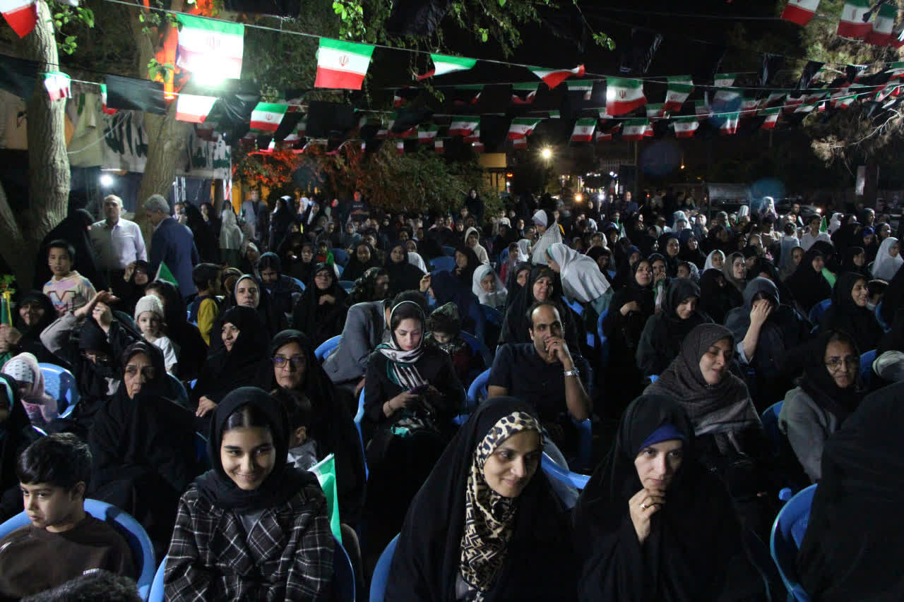 جشن روز دختر در ورودی باغ دولت آباد یزد