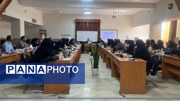 اولین کارگاه دانش‌افزایی آموزشی پژوهشی داوران بیست و هفتمین برنامه ملی معلم پژوهنده