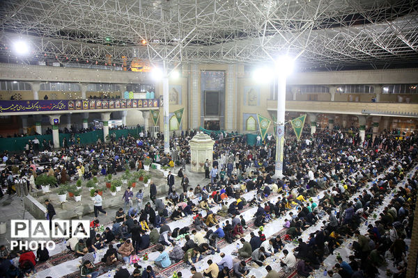 سفره افطاری حرم کریمه اهل بیت(س) در ماه ضیافت الهی