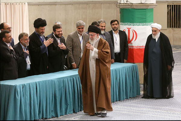 حضور رهبر معظم انقلاب در رای گیری مرحله‌ دوم انتخابات مجلس
