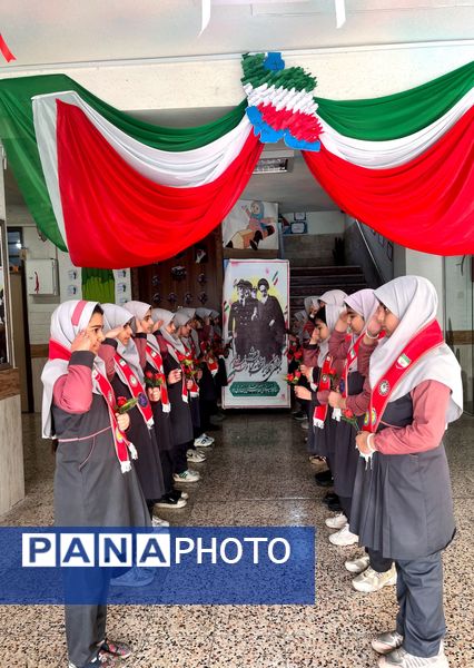 جشن با شکوه دهه فجر در دبستان صدف