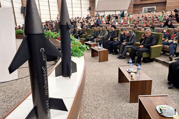 اجتماع بزرگ دانش آموزان بسیجی پردیس در گرامیداشت شهدای دانش آموز