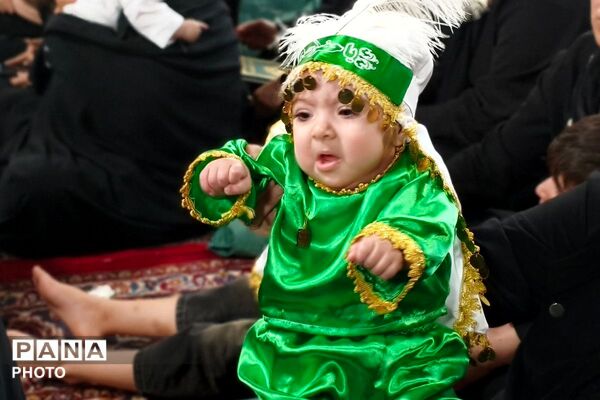 حضور مادران و نوزادان شش ماهه در همایش شیرخوارگان حسینی