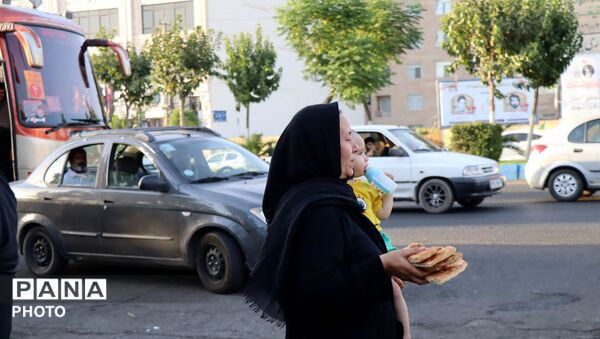 خدمت به زائران آقای شهید ایران 