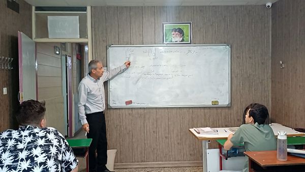 مدرسه راهی برای آینده روشن